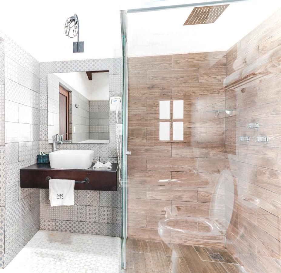 Yox Hotel Boutique San Cristóbal de Las Casas Εξωτερικό φωτογραφία A shower enclosure