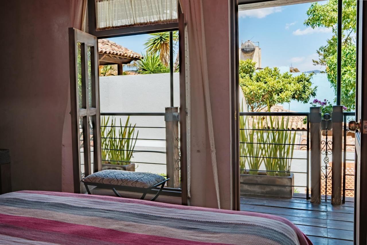 Yox Hotel Boutique San Cristóbal de Las Casas Εξωτερικό φωτογραφία A window with a view of the garden